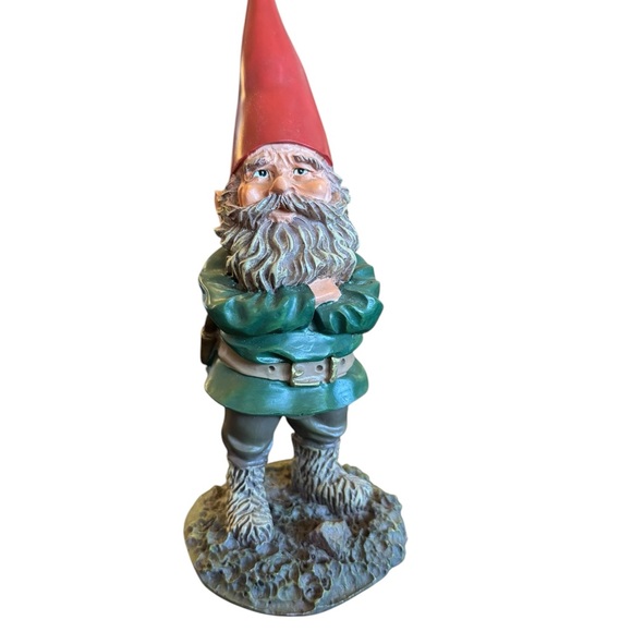 Garden Gnome Dave with Folded Arms - Picture 8 of 10